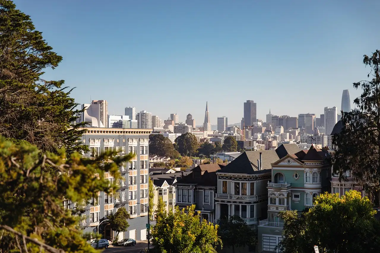 The downtown skyline seen over Victorian houses from Alamo Square