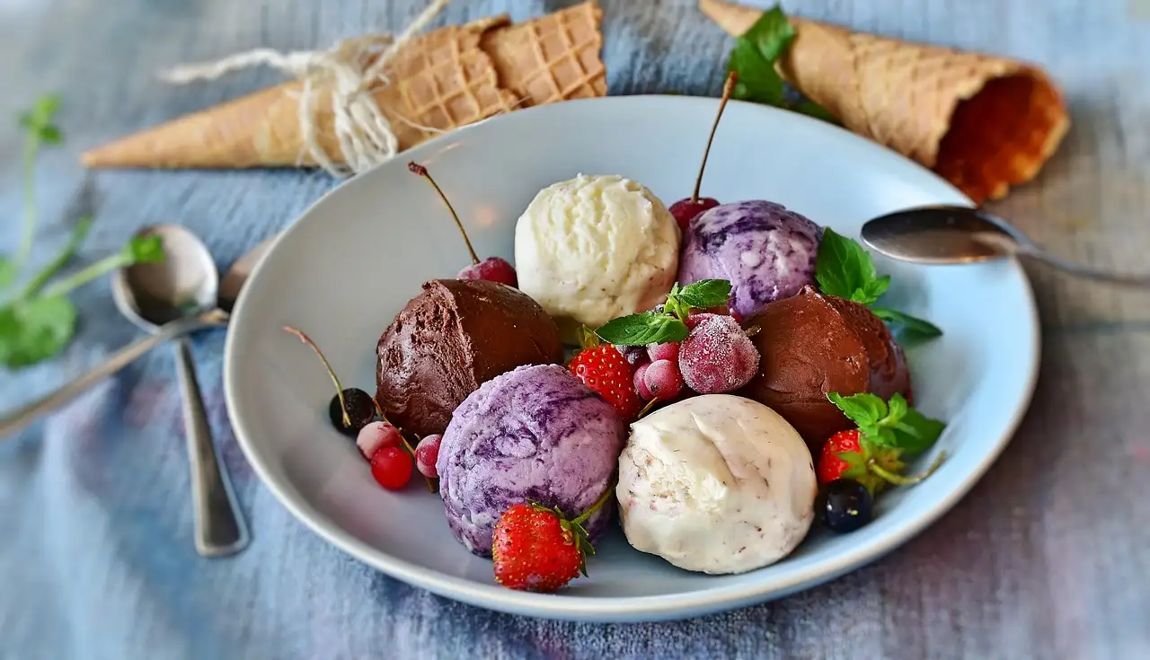 Scoops of gelato on a plate with waffle cones