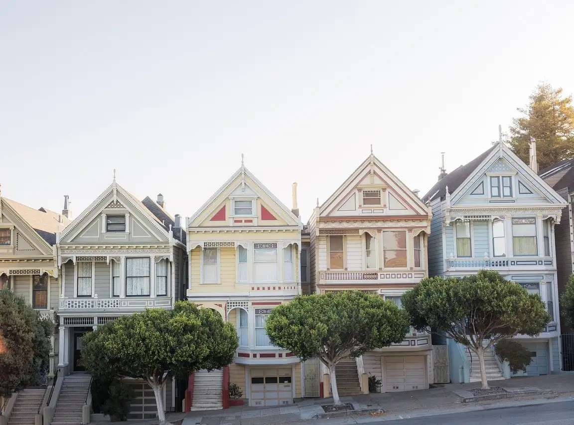 The Painted Ladies, a row of Victorian houses on Alamo Square