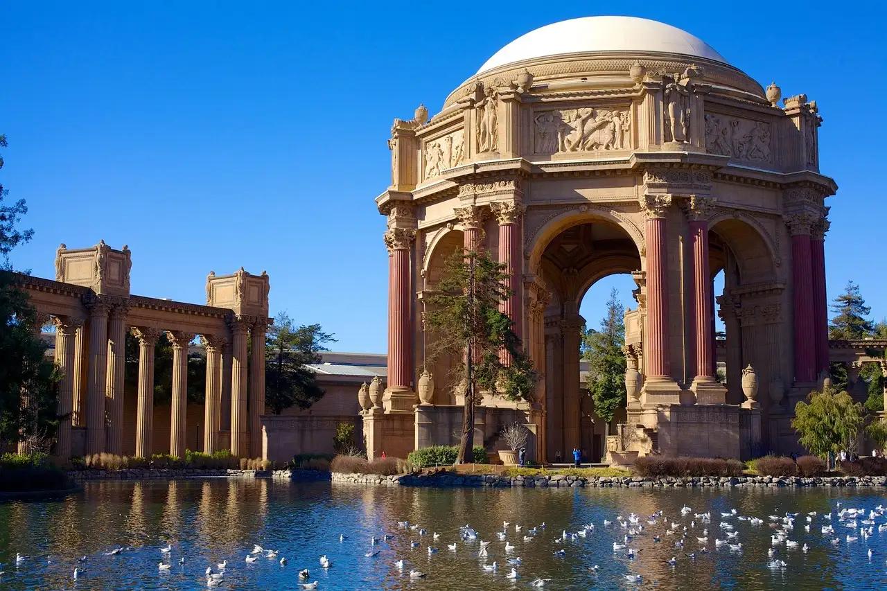 The Palace of Fine Arts rotunda and colonnade beside its lagoon